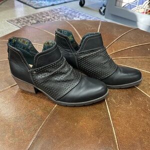 Earth Origins Ankle Boot Navy Blue